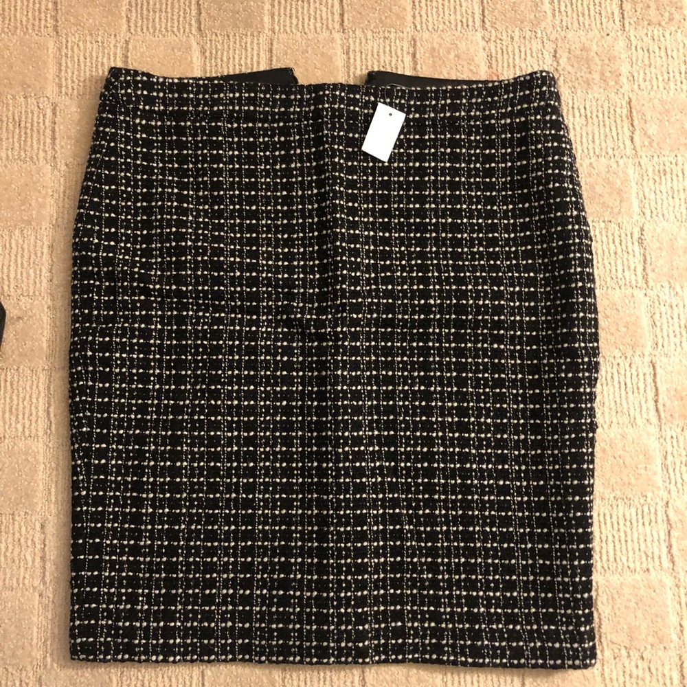 NEW Black and white Tweed skirt size 12